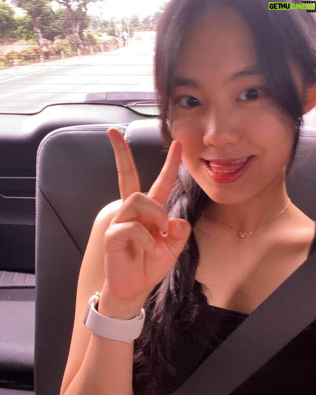Lee Seo-yeon - 6.8K Likes - 할부지 차 트렁크에도 의자있다..?
7인승이래.. 나 몰랐자나🙊
#제주앓이