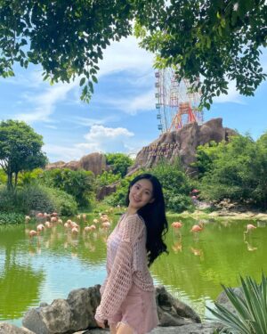 Lee Seo-yeon Instagram - 이거 왜 이제야 올리는지 나도 몰라요오😉
아람언니가 머리 다 말아줘서 인생샷 건졌댜..💚
cf) 이거 사진 찍을 때 완전 더웠음.. 마지막 사진이 찐 현실..!! 옷을 가만히 입고 있을 수 없는 더위였어....😵‍💫