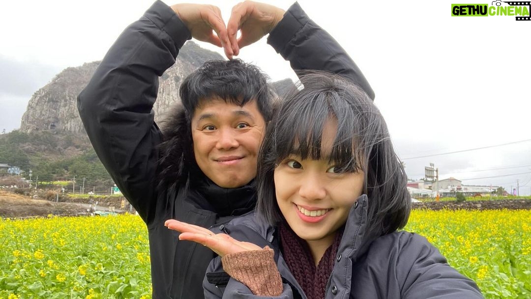 Lee Seo-yeon - 4.5K Likes - 귀여운 울 아빠와 날씨 확인 안하고 냅다 패딩 없이 제주 왔다가 할머니 패딩입구 돌아다닌 이서연..
_
2024.01.21~2024.01.25 #jeju