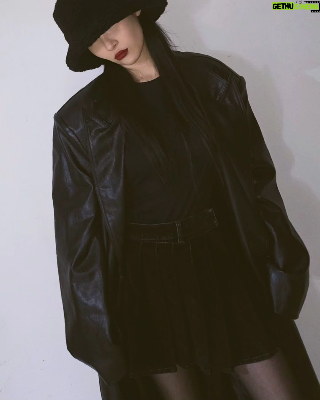 Lee Sun-mi Instagram - 80s night πͺ©πΊπ»ππ» @asiansoul_jyp