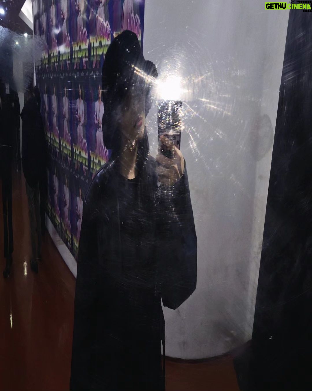 Lee Sun-mi Instagram - 80s night πͺ©πΊπ»ππ» @asiansoul_jyp