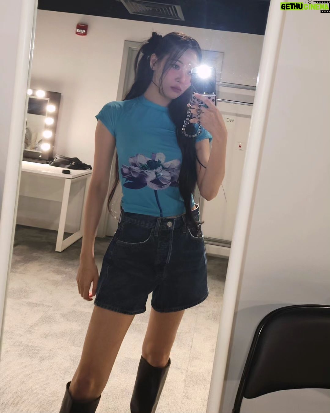 Lee Sun-mi Instagram - A beautiful night in Abu Dhabi🖤🌙 Arab MIYANE you were amazing🤟🏻 #hyperoundkfest_abudhabi Abu-Dhabi