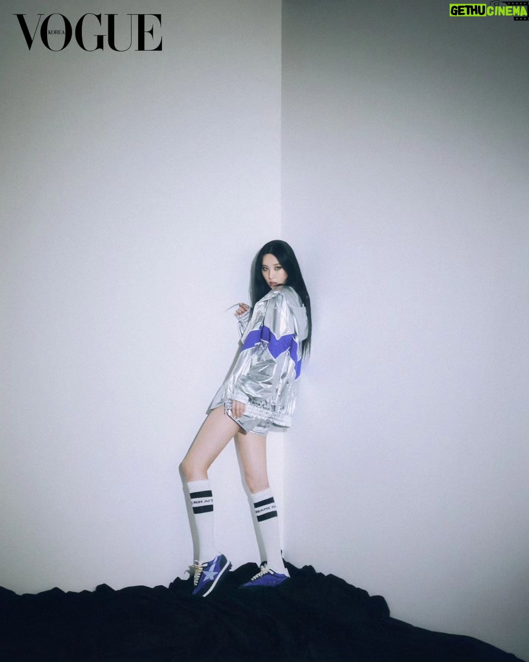 Lee Sun-mi Instagram - 🖤 @voguekorea @goldengoose