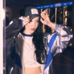 Lee Sun-mi Instagram - What a lovely night @goldengoose 💙 #GoldenGoose #골든구스 #RunAfterYourDreams #골든구스마라톤팝업 #골든구스마라톤 성수동