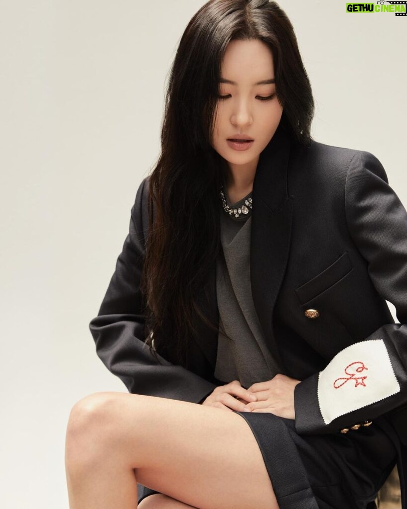 Lee Sun-mi Instagram - We are proud to announce K-pop artist SUNMI as our Global Brand Ambassador. Together sharing core values of uniqueness and authenticity. #선미 #SUNMI #GoldenGoose