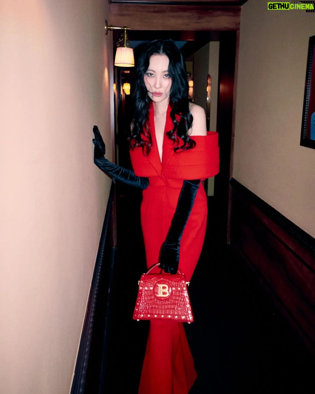 Lee Sun-mi Instagram - #광고 @balmain Paris, France