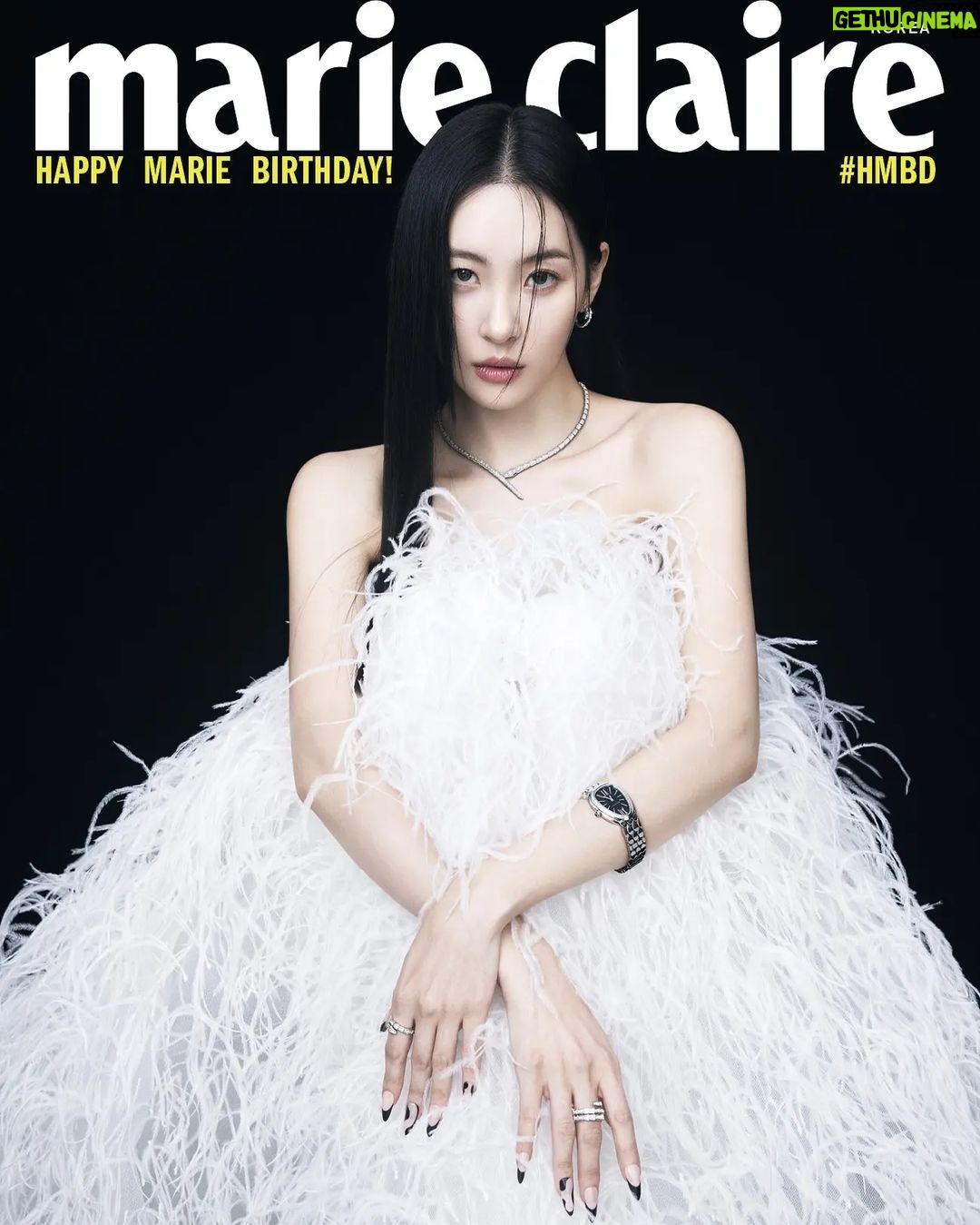 Lee Sun-mi Instagram - 🤍HMBD🖤 @marieclairekorea @bulgari
