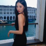 Lee Sun-mi Instagram - Beautiful moments in Venice @goldengoose #HAUSofDreamers #GoldenGoose #하우스오브드리머 #골든구스 Venice, Italy