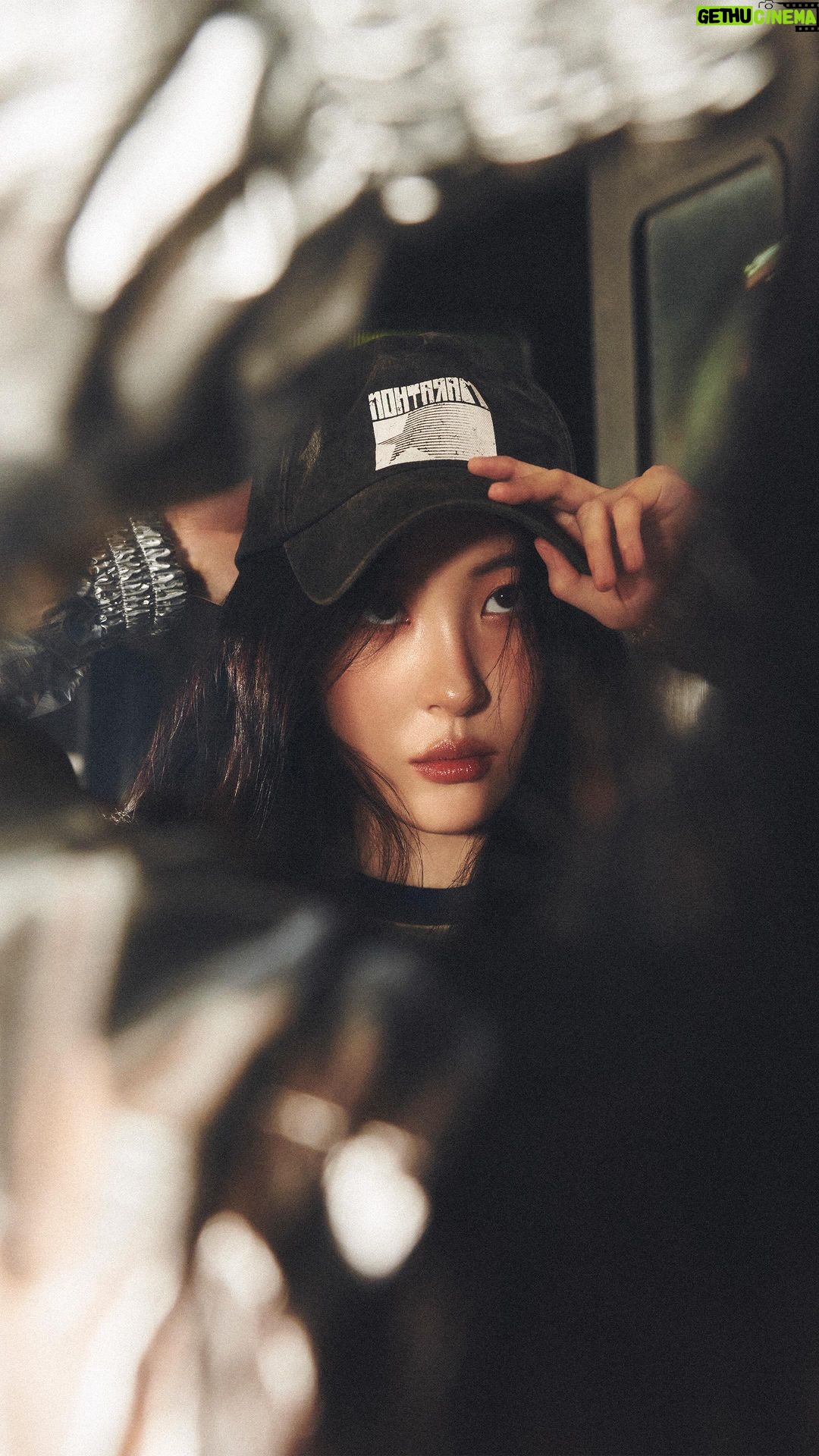 Lee Sun-mi Instagram - Dream together with SUNMI. Our Marathon sneakers are an ode to the marathon of life and never giving up. Launching exclusively in Korea. #GoldenGoose #RunAfterYourDreams