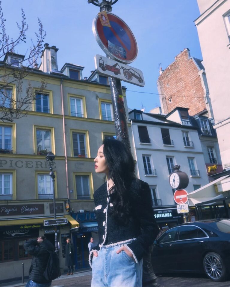 Lee Sun-mi Instagram - 🩶 📸 @leedongz Paris, France
