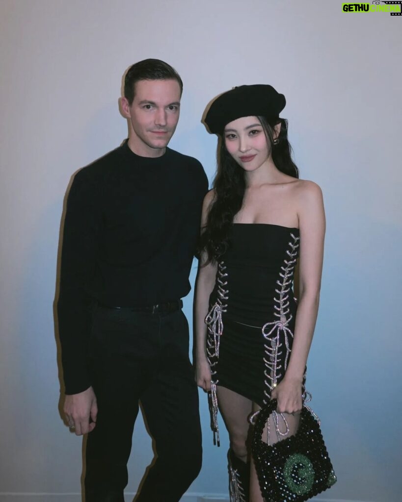 Lee Sun-mi Instagram - The most humble and creative genius! So proud of you, my friend @kevingermanier 🖤 thanks for the breathtaking show #teamgermanier 💗 #GERMANIER