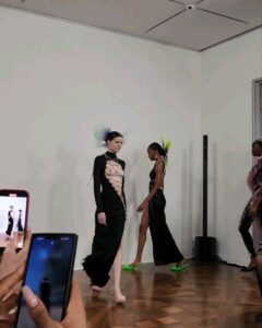 Lee Sun-mi Instagram - The most humble and creative genius! So proud of you, my friend @kevingermanier 🖤 thanks for the breathtaking show #teamgermanier 💗 #GERMANIER