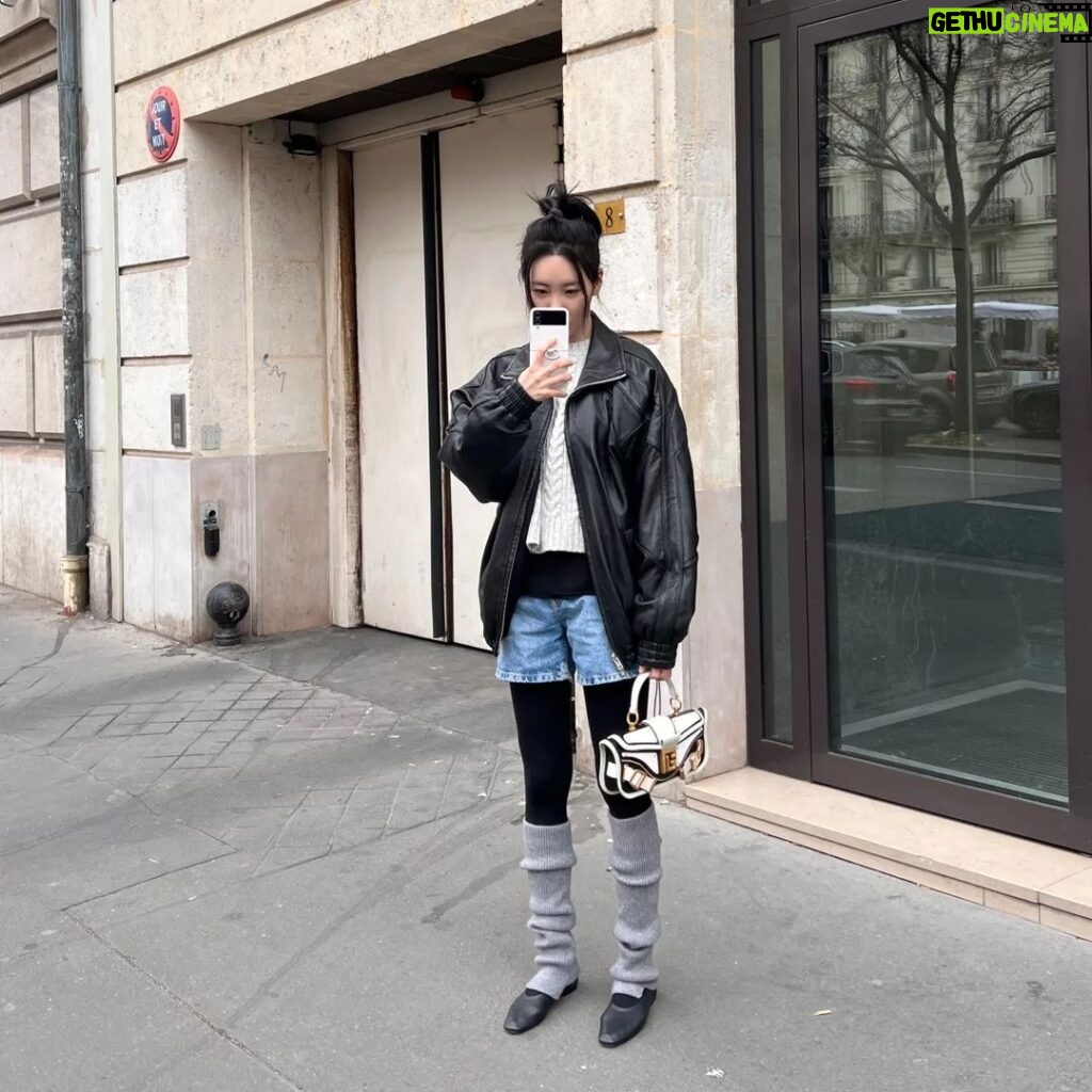 Lee Sun-mi Instagram - 파리 츄ㅇ ㅓ🥶 Paris, France