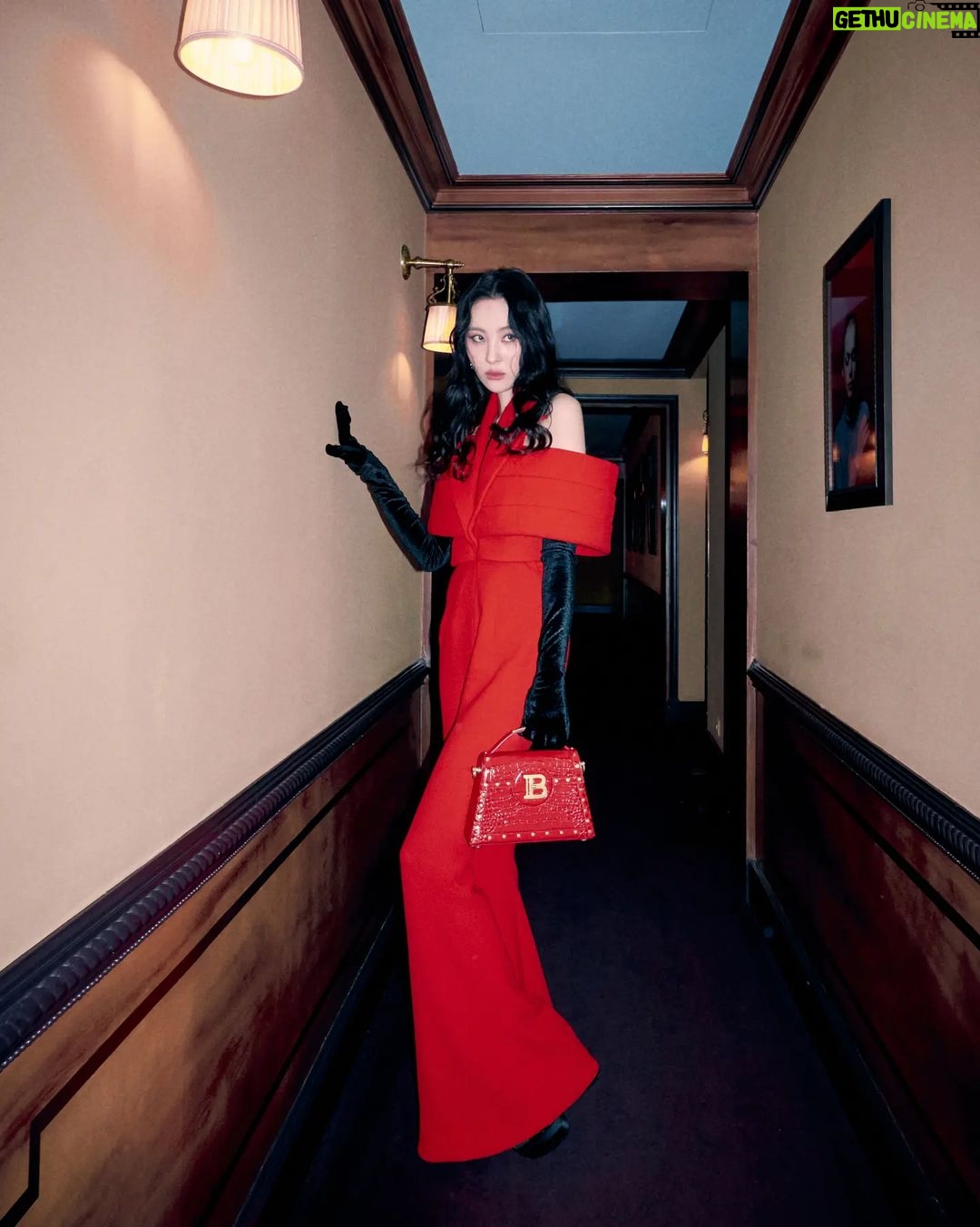 Lee Sun-mi Instagram - #광고 @balmain Paris, France