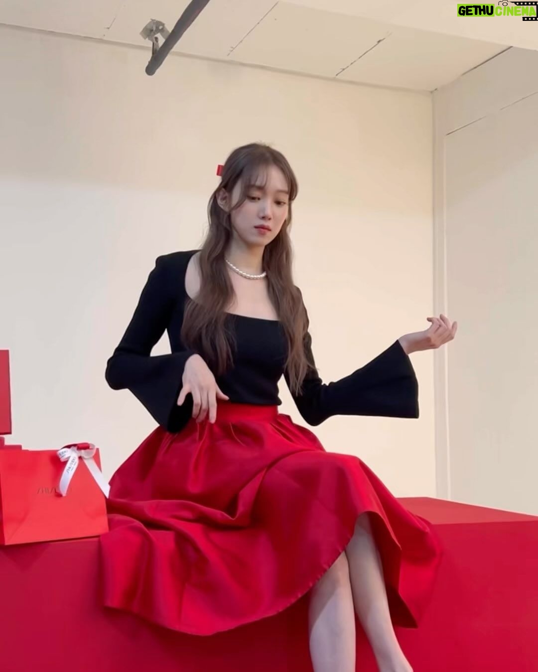 Lee Sung-kyoung Instagram - #shiseido 🌹❤️