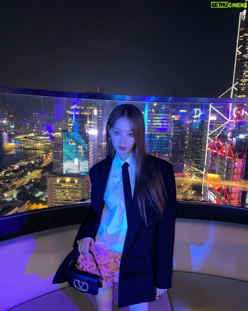 Lee Sung-kyoung Instagram - Last night in Hong Kong with Valentino🖤