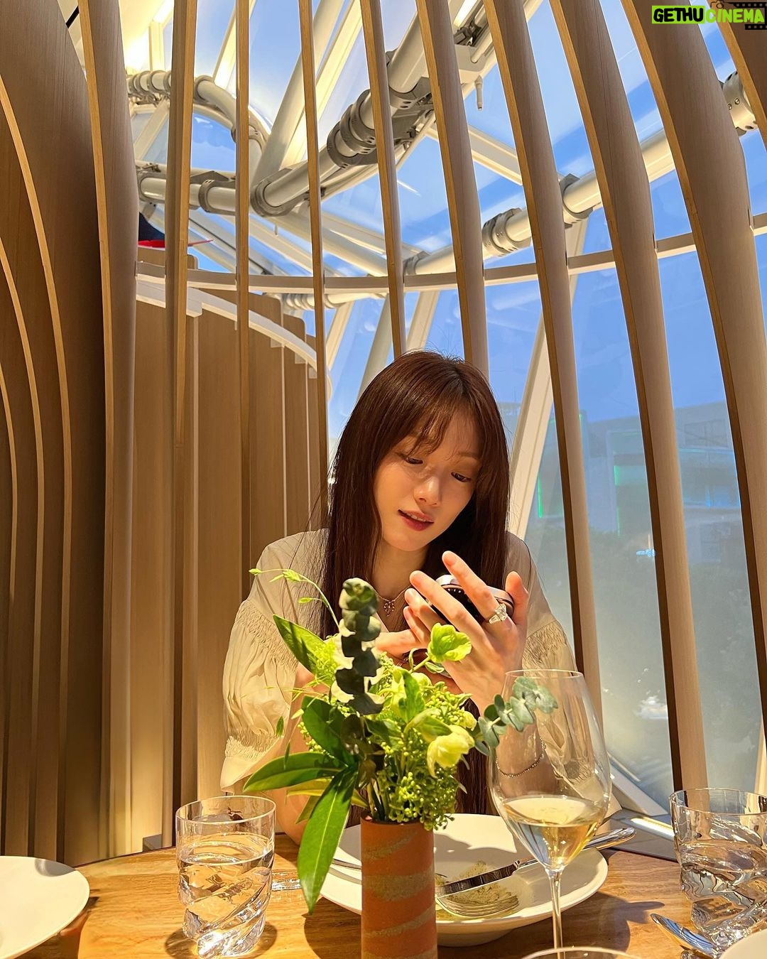 Lee Sung-kyoung Instagram - 언니야들이랑 외식이란것을 했🐥💗