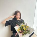 Lee Sung-kyoung Instagram - 💐💗