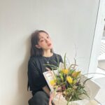 Lee Sung-kyoung Instagram - 💐💗