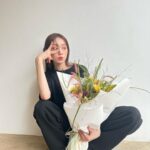 Lee Sung-kyoung Instagram - 💐💗