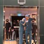 Lee Sung-kyoung Instagram - 의국에서, 수쌤 은탁쌤이 찍어준 수술실앞 비하인드, 그리고 같이 재롱부리기 성공😙 오예