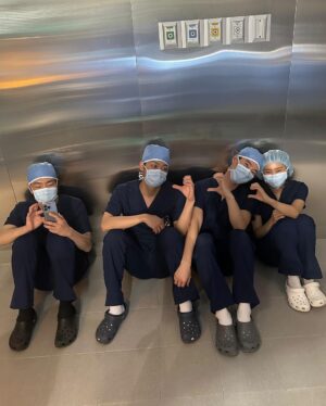 Lee Sung-kyoung Instagram - 역대급 많은 인원이 참관했던 수술😂
덕분에 짱 귀여운 비하인드컷들 대 득템
다들 아프지말고 다치지말자