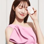 Lee Sung-kyoung Instagram - 밖이 온통 쨍하게 눈부신날들이 많아진다요. 그치만 난 거뜬하지 음하하 😎 #시세이도 #파란자차