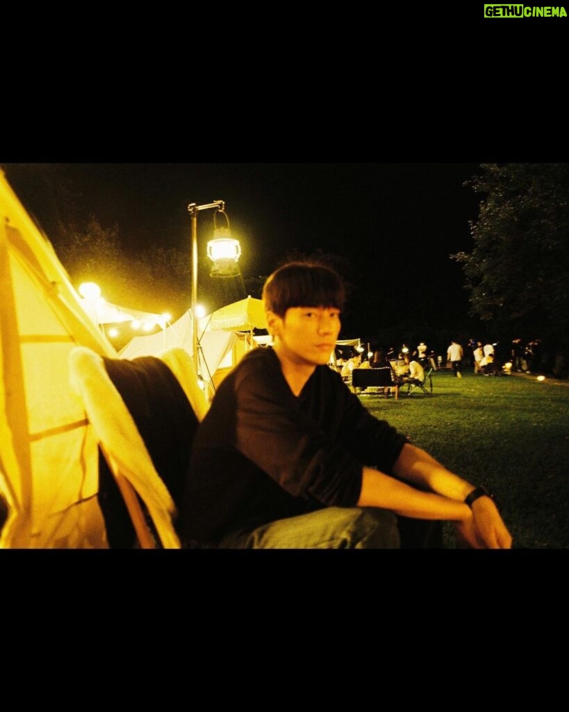 Lee Sung-kyoung Instagram - 지금 #사랑이라말해요 우동이들캠핑간날🪨🍃 #디즈니플러스