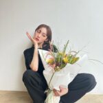 Lee Sung-kyoung Instagram - 💐💗