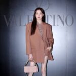 Lee Sung-kyoung Instagram – @maisonvalentino 😘

멋진사진 감사합니다❤️👍🏻