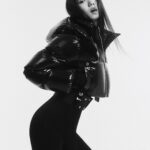 Lee Sung-kyoung Instagram - 🖤