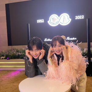 Lee Sung-kyoung Instagram - 옵티머스황을 또 조종하였다 오바🫡