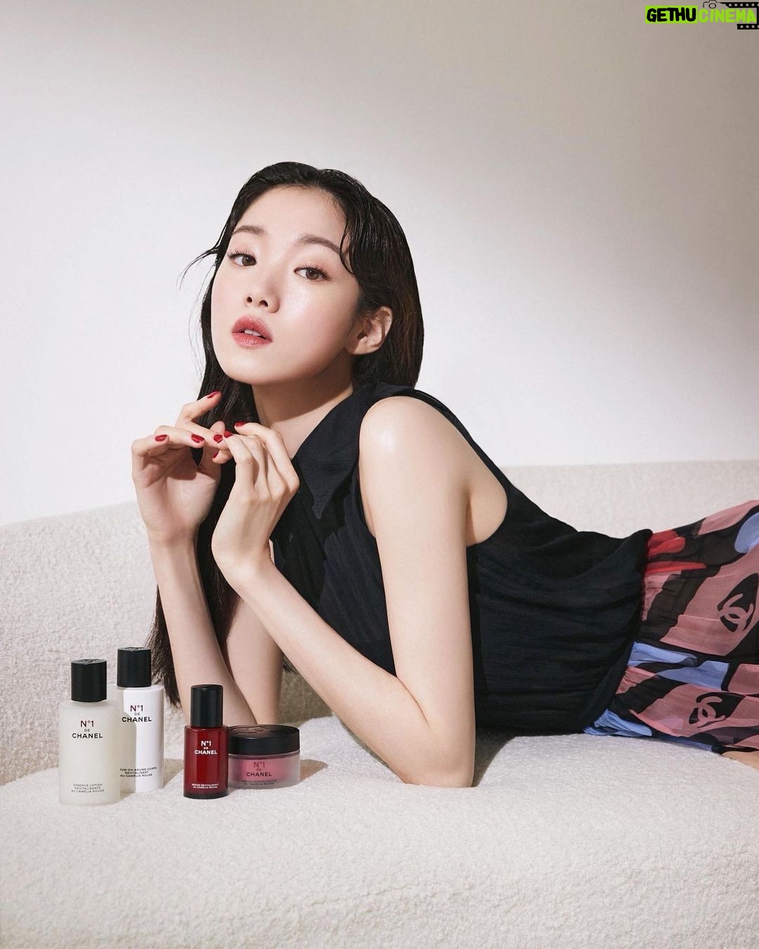 Lee Sung-kyoung Instagram - 🌺 #N1DECHANEL #REDCAMELLIA