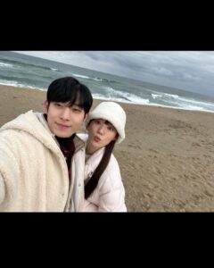 Lee Sung-kyoung Instagram - 쉽게 만날 수 없어 더 반갑고, 만나도 빠르게 지나가버려 참 아쉽고, 그래서 더 빛나고 황홀한 별똥별처럼, 우리 별똥별도 어느날 내 맘에 슝 날아와 자리잡았어요. 행복하고 유쾌한 기억만 있던, 금토만 되면 추억이 앨범에 차고넘쳐 올릴 사진 고르기 참 어려웠던 드라마 별똥별✨ 함께 기다리고 설레어하며 좋아해주신 반짝이 시청자분들 감사합니다✨ 한별이와 태성이, 스타포스와 그 친구들 모두 쭉 행복할거에요! 사랑해요 ✨💛⭐️#별똥별