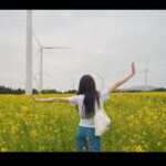 Lee Sung-kyoung Instagram – 이토록 풍성한 꽃밭은 키크고 처음🌿
바람이 따뜻해졌다 느낄 때,
금방 지나갈 봄이 좋은만큼 아쉽다요😘

#CHANEL22