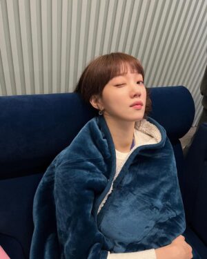 Lee Sung-kyoung Instagram - 별똥별 열심히 촬영하고 있더여⭐️
정시니가 없어서 보내준 마음들 인증도 늦고 미안해요😭
보고싶다 얼릉❣️ 좀만 기다려!!!