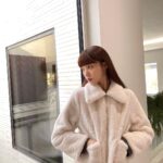 Lee Sung-kyoung Instagram – 💙or🤍? 

#광고 #프론트로우 @official_frontrow