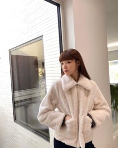 Lee Sung-kyoung Instagram - 💙or🤍? #광고 #프론트로우 @official_frontrow
