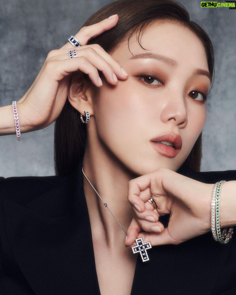 Lee Sung-kyoung Instagram - 💎🖤🖤🖤🖤🖤 #DAMIANI #AD
