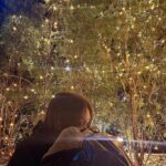Lee Sung-kyoung Instagram – 몇밤뒤가 지나면 곧 날선바람이 불어올텐데,
이정도 밤공기는 거뜬하다며
오들오들 몸이 떨려도 마음은 거뜬히 테라스로 나오기. 
그래서 기분은 좋다고 한다🤭