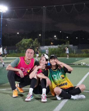 Lee Yeong-jin Instagram - 😏 내가 울 혠이 밥맛 좋게 수비하진 않지… 
맛 좀 봐라. 🤣🤣🤣
@samba_futsal_class 
@taewoo.k 
(사진 너무 감사합니다!!👍🏻🫶🏻🩵)