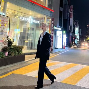 Lee Yeong-jin Instagram - ‘열녀박씨-계약결혼뎐’ 사랑해주셔서 감사합니다.
매듭처럼 얽히고 설킨 인연으로 다시 찾아올께요🧚🏻🩵