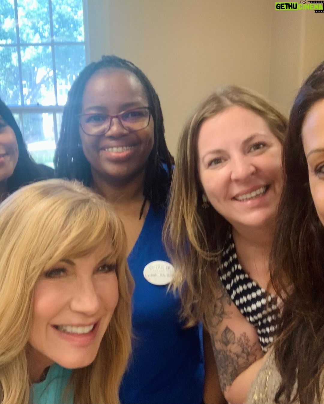 Leeza Gibbons Instagram - So proud of our @leezascareconnection HUGS team who kicked off a new class of ambassadors at @juliette_fowler_communities in Dallas! Thanks to everyone who made it happen! #carepartners #community #caregivers #greatteam #empower #helpandhope Dallas, Texas