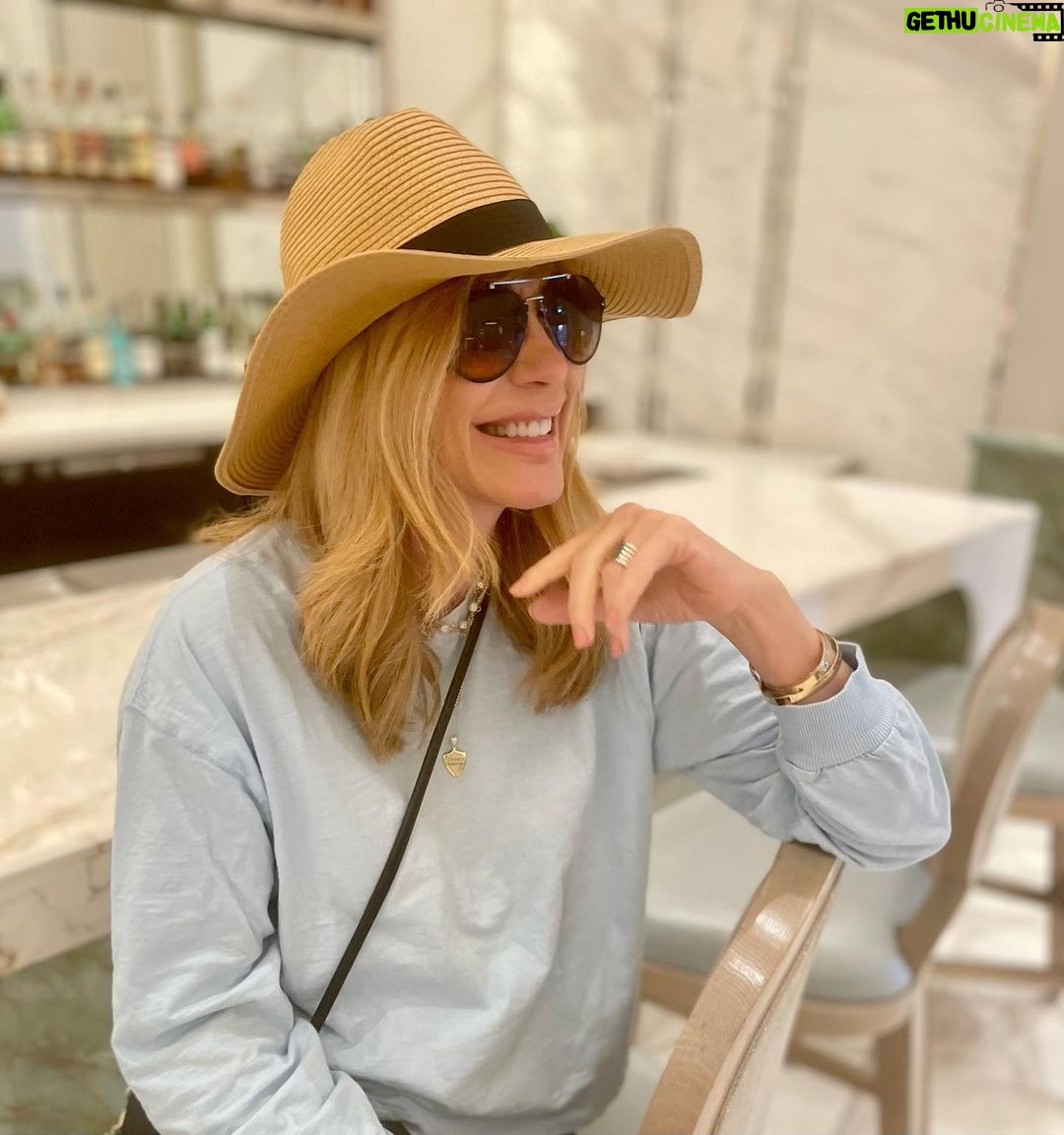 Leeza Gibbons Instagram - Oh, that's right...it's the weekend. 👏 Sending you all positive vibes for a memorable way to celebrate your mom, your chosen mom and mostly YOU! #readyforit