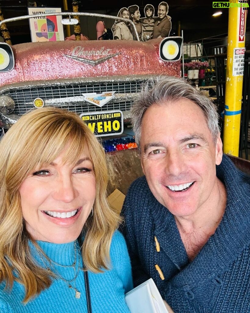 Leeza Gibbons Instagram - Got my cohost by my side-check✅ The bands are getting ready-check✅ The horses are standing by-check✅ And the final flowers are almost in place -check✅ Everything's coming up ROSES🌹 @rose_parade @marksteines @ktla_entertainment #newyear