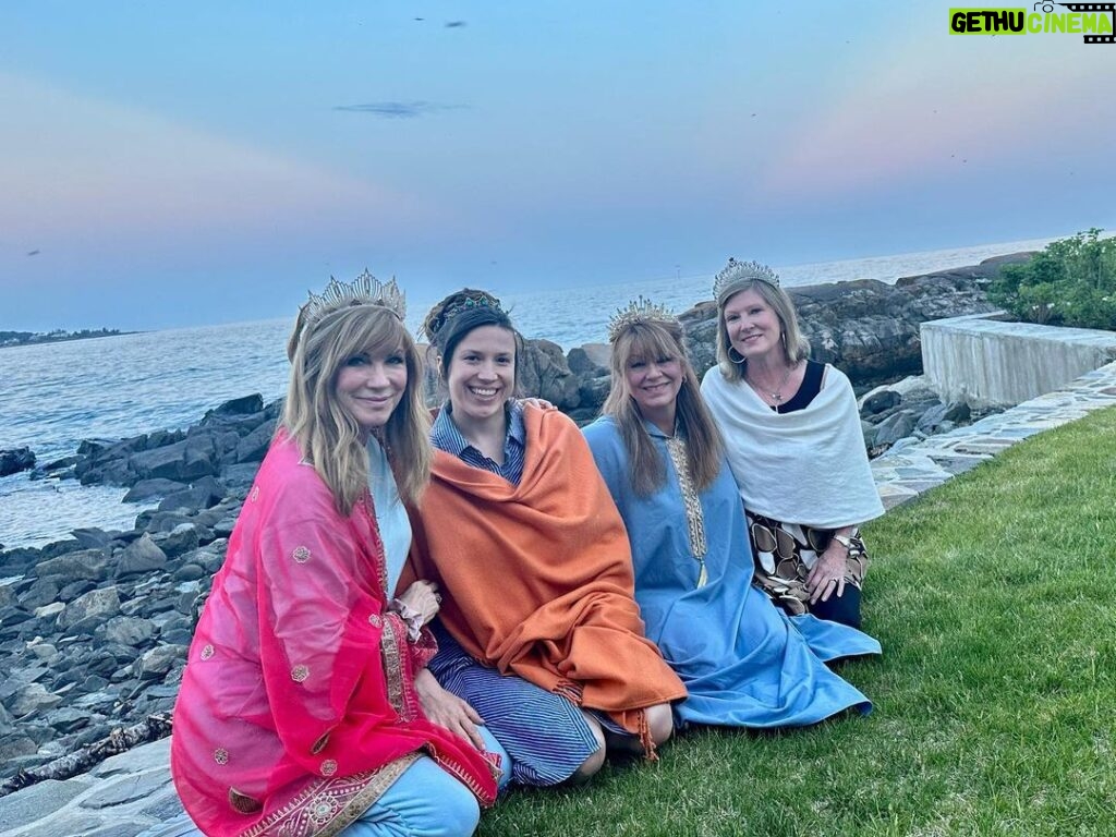 Leeza Gibbons Instagram - Goddess Gathering. Yes, we are wearing crowns!! It's always a good idea to celebrate our strength. As Carly Simon said: "A really strong woman accepts the war she went through and is ennobled by her scars". These women guide me back to myself time and time again. My sister, my daughter, my SIL....my ❤️ #tooblessedtobestressed #connections #goddesspower