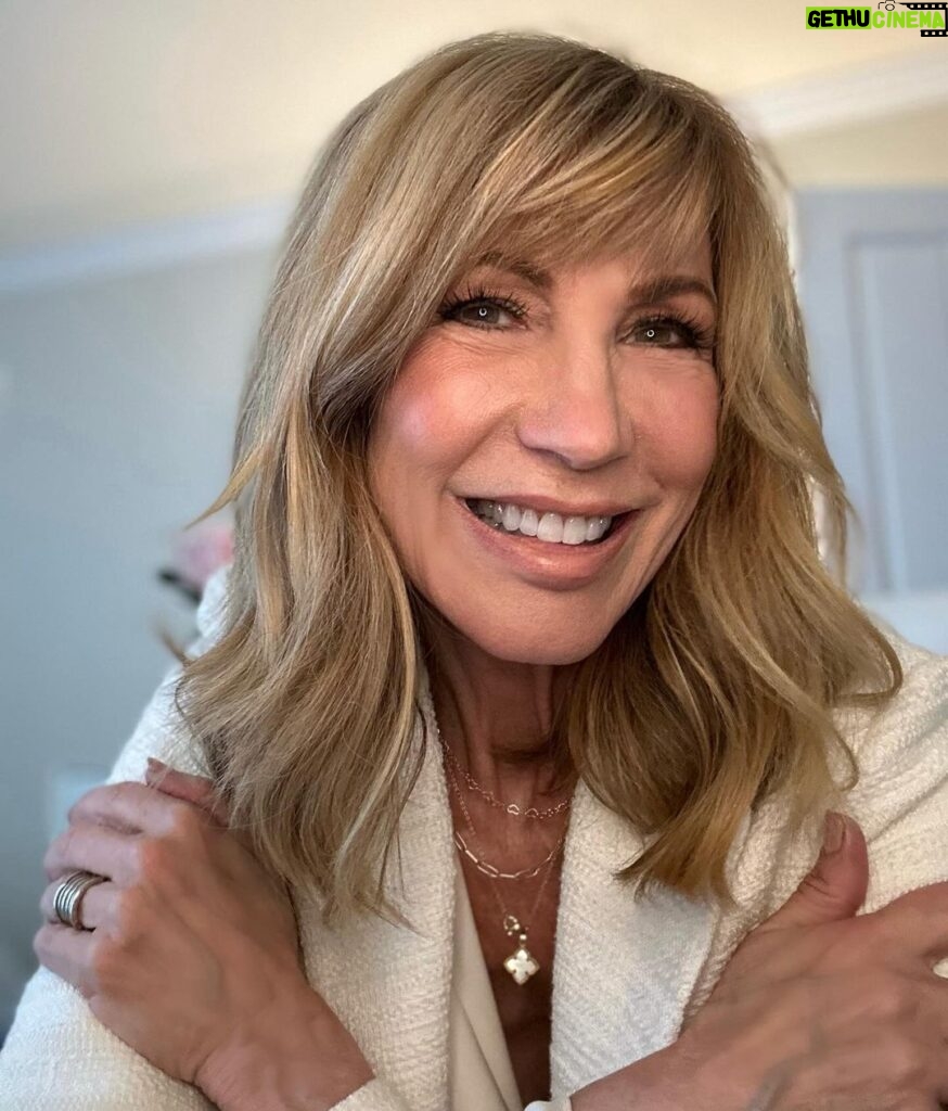 Leeza Gibbons Instagram - "The hardest challenge is to be yourself in a world where everyone is trying to make you be somebody else" e.e. cummings #quote #shinebright