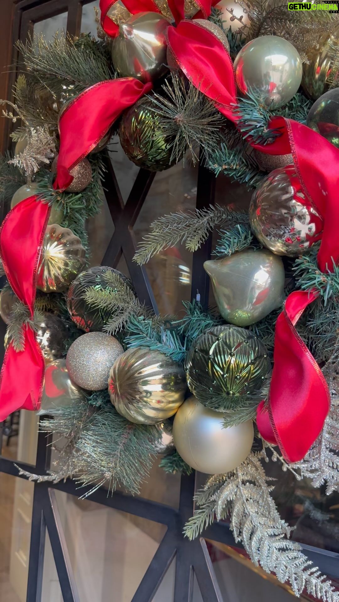 Leeza Gibbons Instagram - Come on in...let's holiday!