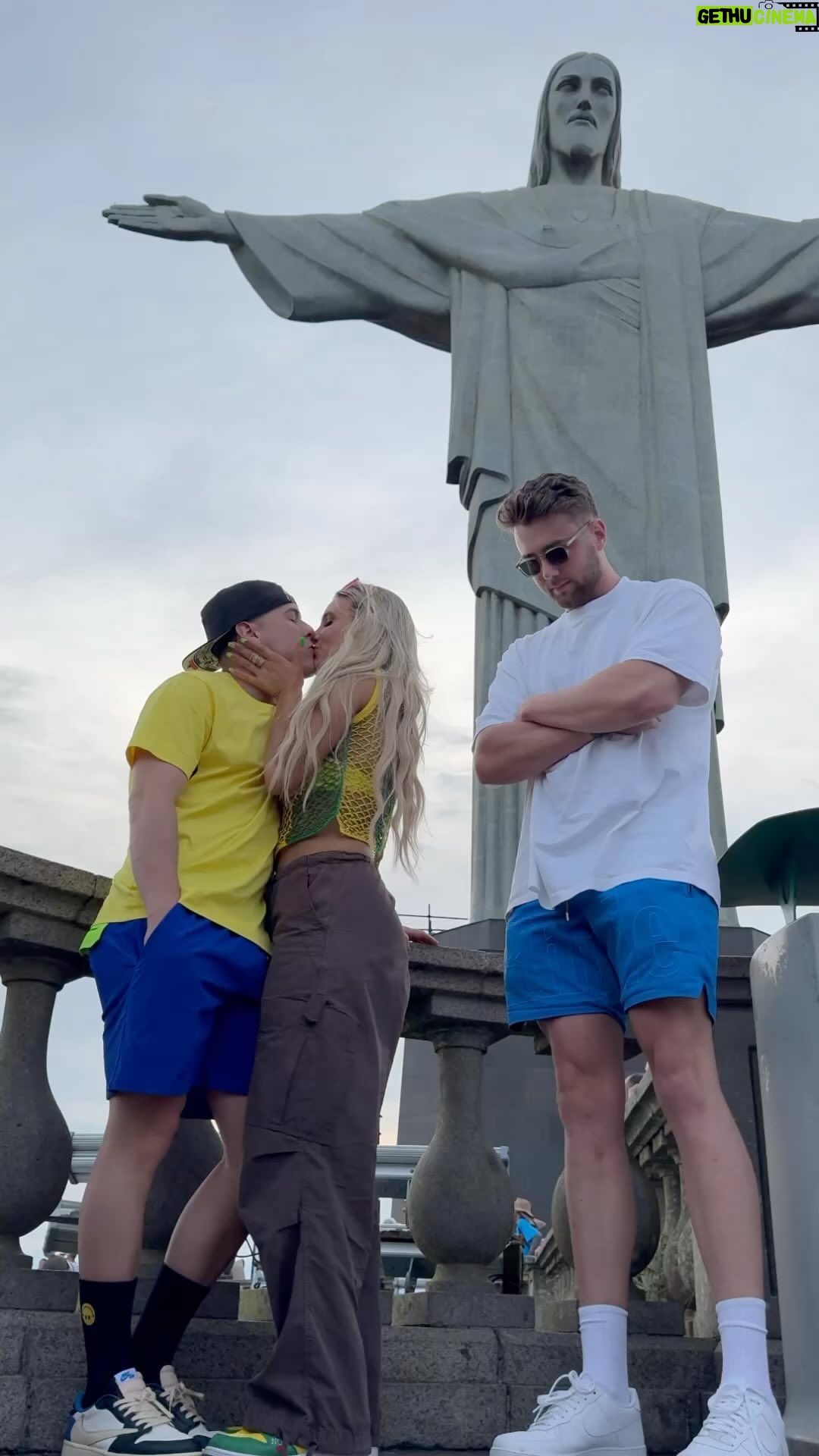Lele Pons Instagram - POV you go travelling with a couple 😫 @lelepons @guaynaa Rio De Janeiro, Brazil