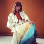 Lenka Instagram - Ya girl on set today for album photoshoot! Amazing team 📷: @tanjabruckner 👗:@norulesjustpassion @spaghetti_____junction 💄: @desiree_wise DREAM TEAM 💕✨🌈⭐️ #bts Desk and Studio